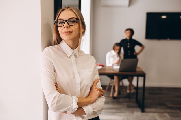 Geschäftsfrauen, die in Ofice arbeiten