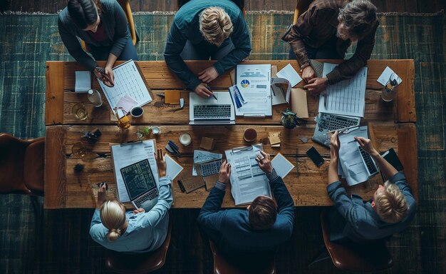 Foto geschäftsleute arbeiten zusammen