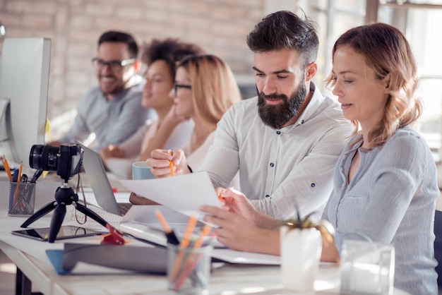 Geschäftsleute in der modernen Büro