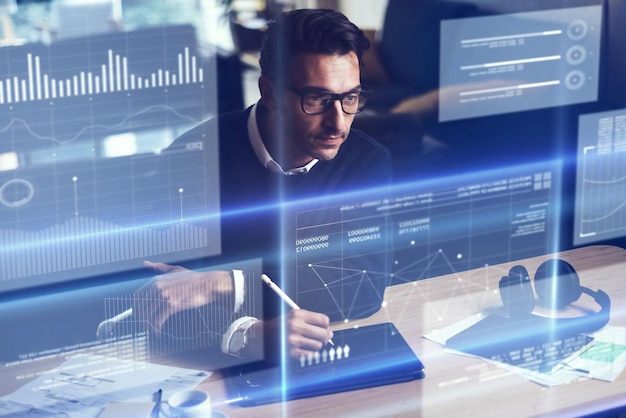 Geschäftsmann analysiert die Daten