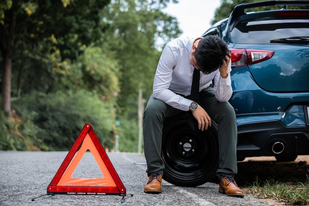 Geschäftsmann befürchtet, dass sein Auto kaputt ist