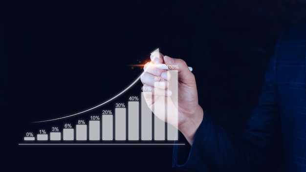 Geschäftsmann, der das Geschäftswachstum auf dem Diagramm zeigt Hände berühren Diagramme, die steigende Gewinne darstellen Finanzsymbole kommen