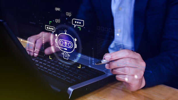 Geschäftsmann, der einen digitalen Chatbot für eine Roboteranwendung, einen Konversationsassistenten, KI, ein Konzept für künstliche Intelligenz, einen digitalen chatbot auf einem virtuellen Bildschirm verwendet