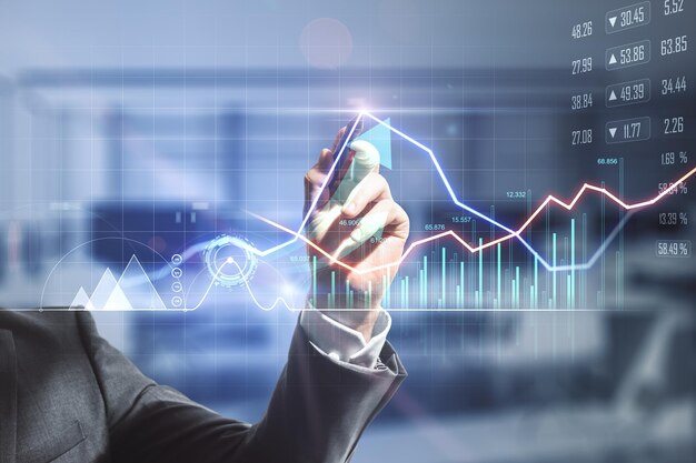 Geschäftsmann Handschrift auf digitalem Bildschirm mit Finanzhandelsmarktdiagrammen und Forex-Diagramm