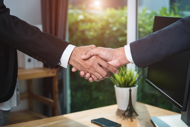 Geschäftsmann Handshake kooperieren Freundschaft nach dem Treffen