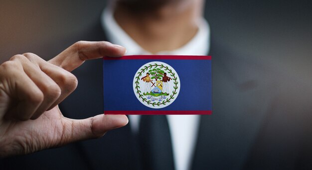 Geschäftsmann Holding Card of Belize Flagge