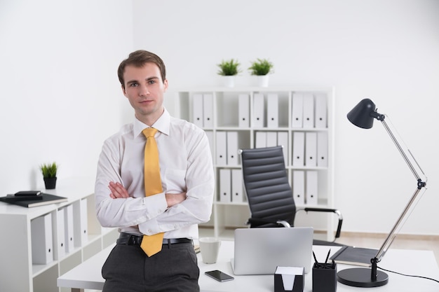 Geschäftsmann im Büro