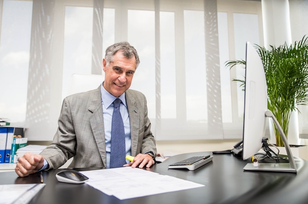 Geschäftsmann in einem Büro