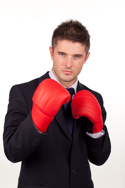 Geschäftsmann mit Boxhandschuhen an