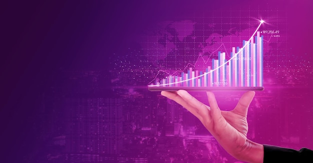 Geschäftsmann mit digitalem Tablet-Investitions-Finanzaktiendiagramm oder Wachstumsanalyse-Marketing-Austauschdiagramm und Erfolgsfinanztechnologie-Statistiken