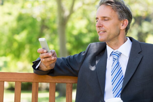 Geschäftsmann mit Smartphone