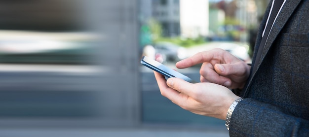 Geschäftsmann mit Smartphone