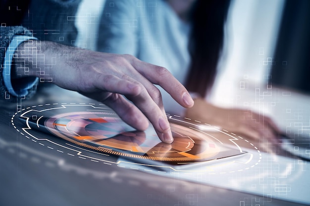 Geschäftsmann mit Tablet