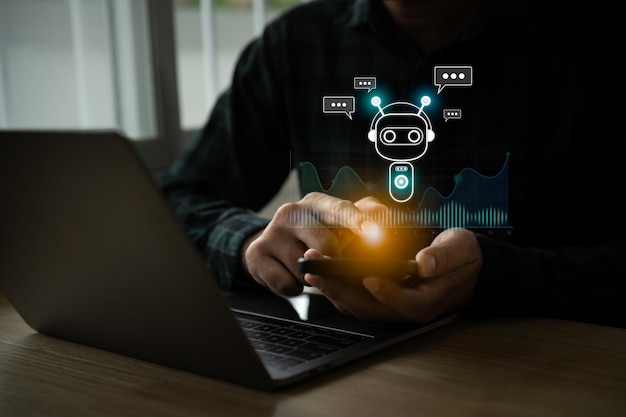 Geschäftsmann nutzt Smartphone Mobiltelefon mit digitalem Chatbot Chat GPT Roboteranwendung Konversationsassistent KI Künstliche Intelligenz Konzept digitaler Chatbot virtueller Bildschirm Automatische KI