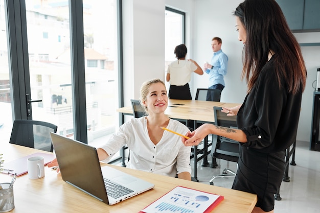 Geschäftspartner im Büro