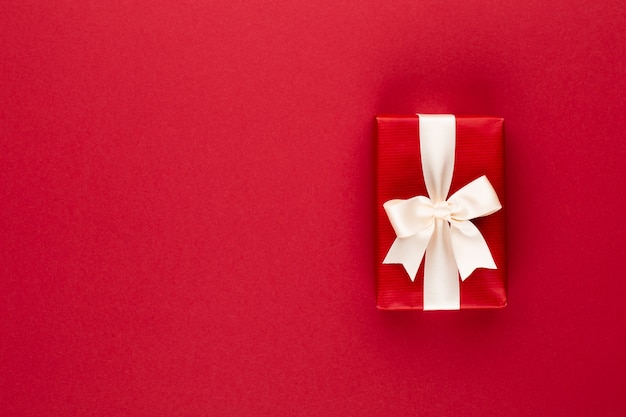 Geschenk- oder Geschenkbox auf Farbtabellen-Draufsicht