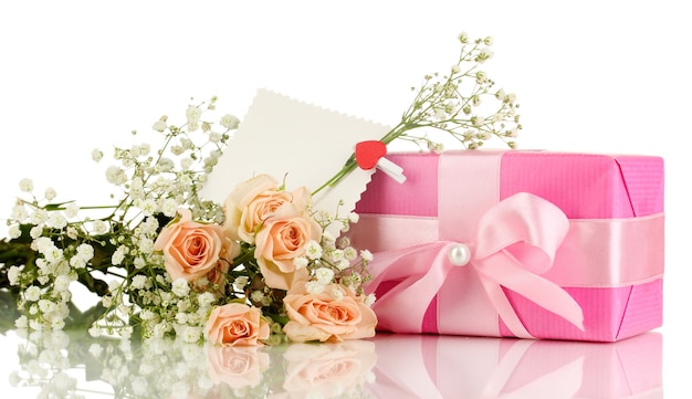 Foto geschenkbox und blumen isoliert