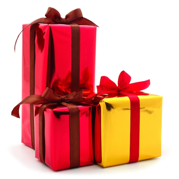 Geschenkboxen Geschenke auf einem weißen Hintergrund isoliert