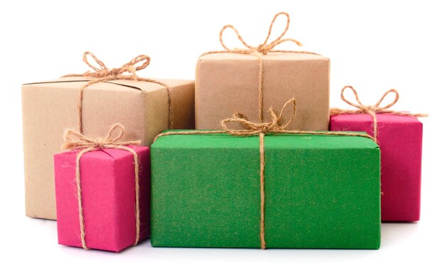 Geschenkboxen Geschenke auf einem weißen Hintergrund isoliert