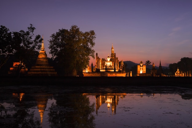 Geschichtspark Sukhothai Ruinen des buddhistischen Tempels in Geschichtspark SukhothaiThailand