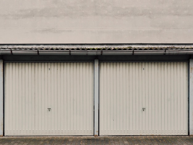 Geschlossene Türen der Garage