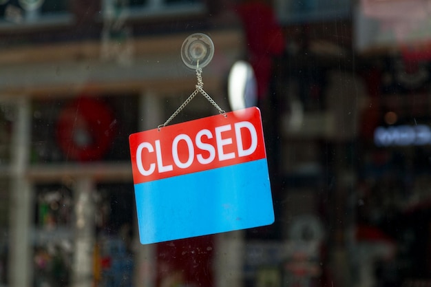 Foto geschlossenes schild in einem schaufenster