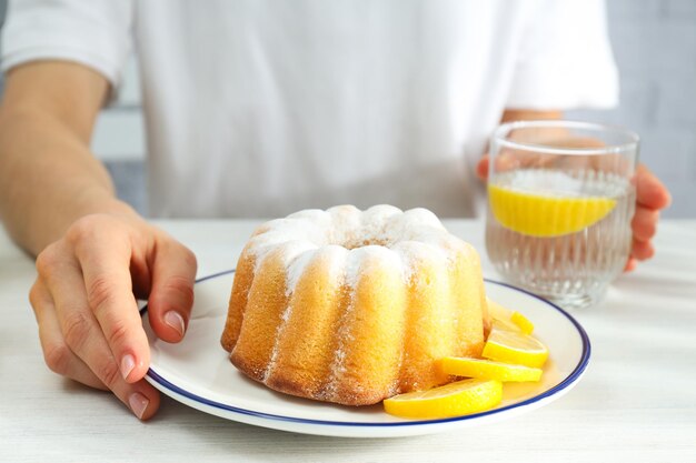 Geschmackvolles Backwurstkonzept köstlicher Zitronenkuchen