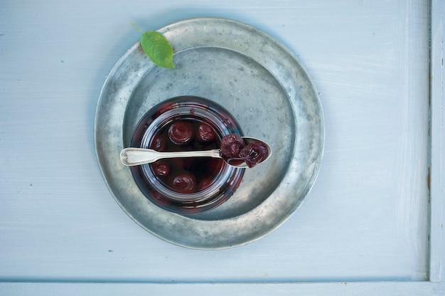 Geschmorte Kirschen im Glas