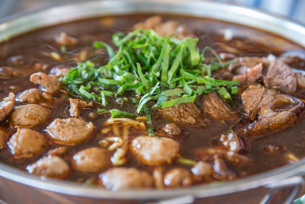 Geschmortes Rindfleisch mit Fleisch Sehnen und Fleischbällchen Suppe Eintopf (Ekaehla Fleisch)