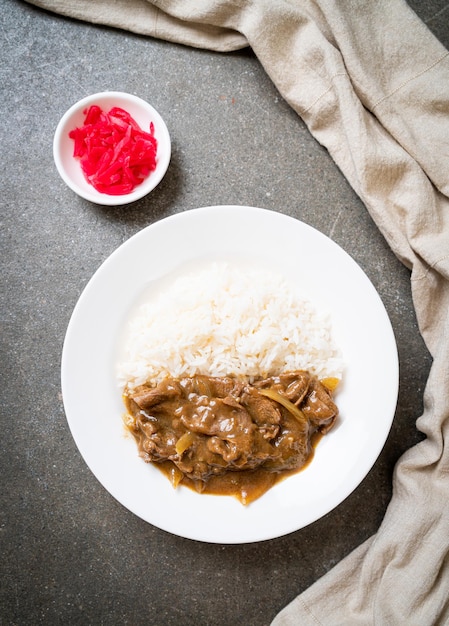 Geschnittener Rindfleisch-Curry-Reis - japanische Art