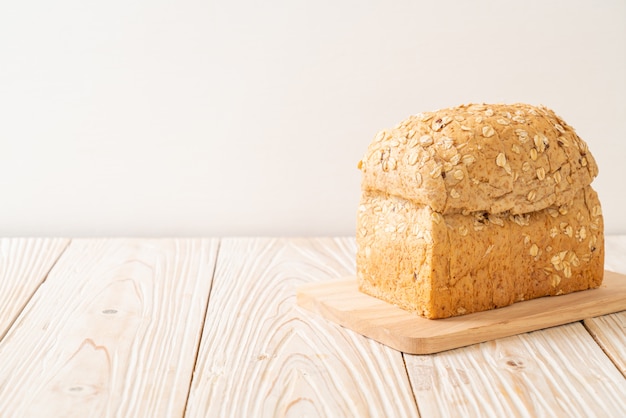 geschnittenes Vollkornbrot