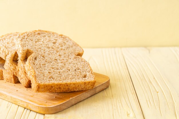 geschnittenes Vollkornbrot