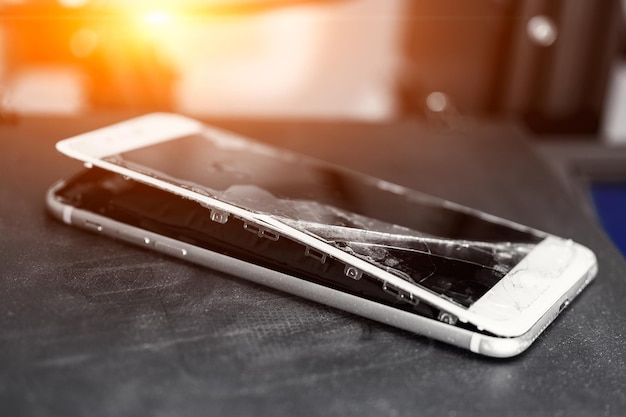 Geschwollene Lithium-Polymer-Batterie im Smartphone explosives Smartphone