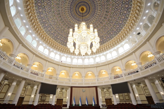 Gesetzgebende Kammer von Usbekistan Das Innere des Palastes des Sultans von Oman
