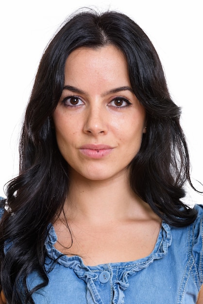 Gesicht der selbstbewussten jungen schönen spanischen Frau