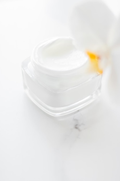 Gesichtscreme-Feuchtigkeitsglas und feuchtigkeitsspendende Orchideenblüten-Hautpflegelotion und Lifting-Emulsion Anti-Age-Kosmetik für Luxus-Beauty-Hautpflegemarke