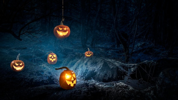 Gespenstisches und beängstigendes Halloween-Bild. Gemischte Medien