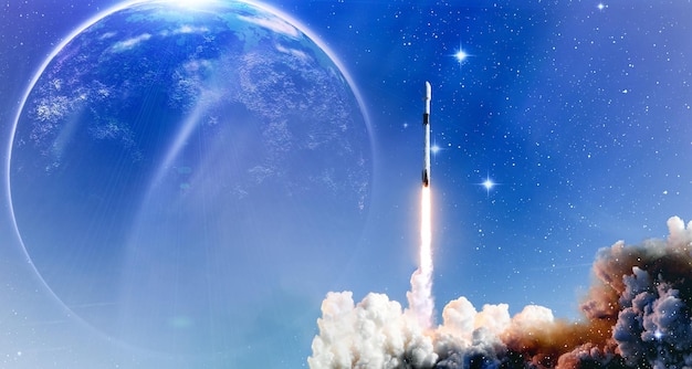 Gestartete Rakete im Flug Nacht Sternenhimmel Hintergrund Rakete startet ins WeltraumkonzeptElemente dieses von der NASA bereitgestellten Bildes