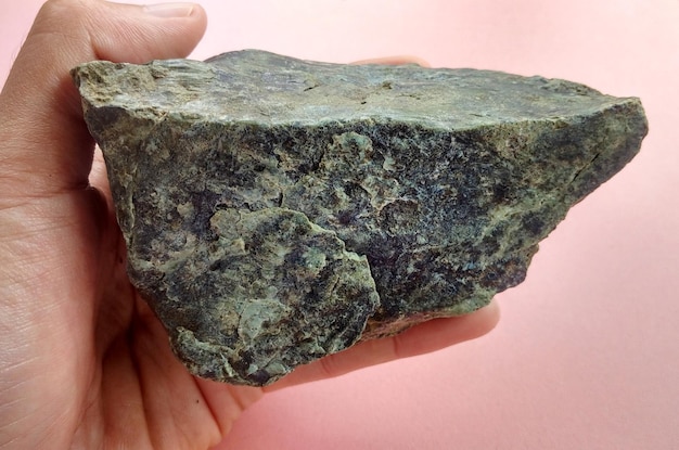 Gesteine und Mineralien aus der geologischen Sammlung, Serpentinit aus der Melangezone.