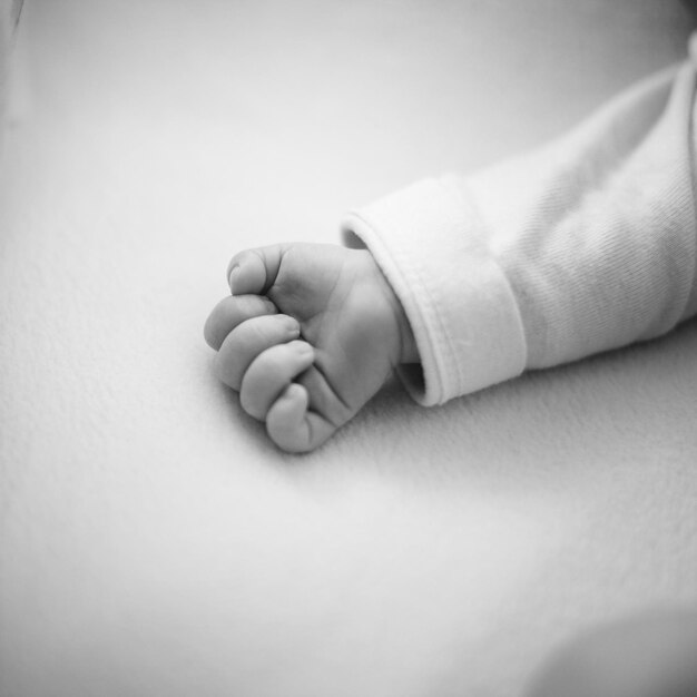 Gestikulieren der Babyhand