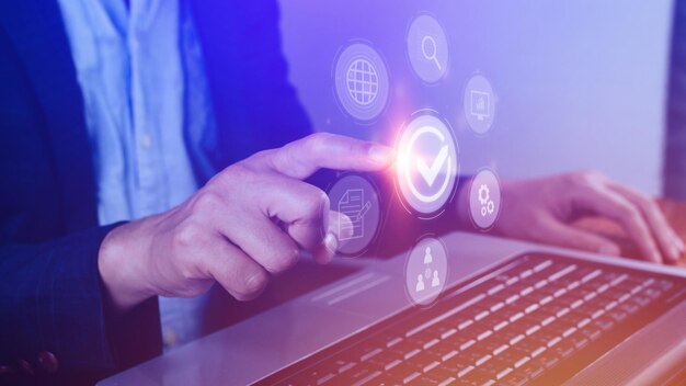 Gestión de calidad con Quality Assurance o QA y Quality Control o QC y mejora Concepto de estandarización y certificación Cumplimiento de normas y estándares Concepto con gerente