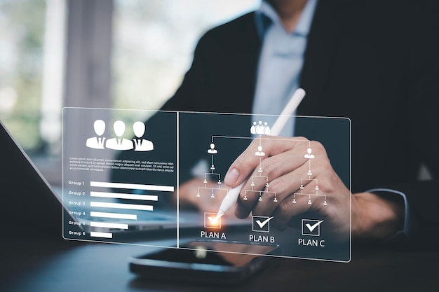 Gestión de la relación con el cliente Empresario mano tocar a la gente estructura de icono global Intercambio de datos desarrollo servicio al cliente medios sociales marketing digital en línea Red social de Internet HR