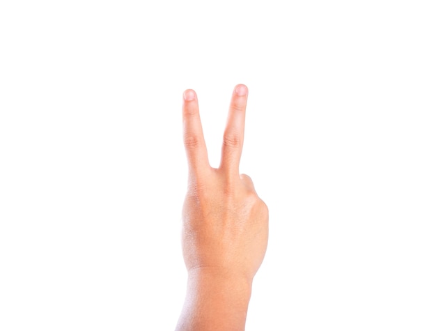 El gesto de la mano. Dos dedos levantados. Mano que muestra el signo de la victoria (signo v) sobre fondo blanco.