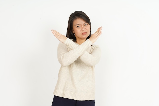Foto gesto de rechazo de una hermosa mujer asiática aislada en una persona de fondo blanco