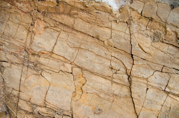 Gestreifte Steinmauer