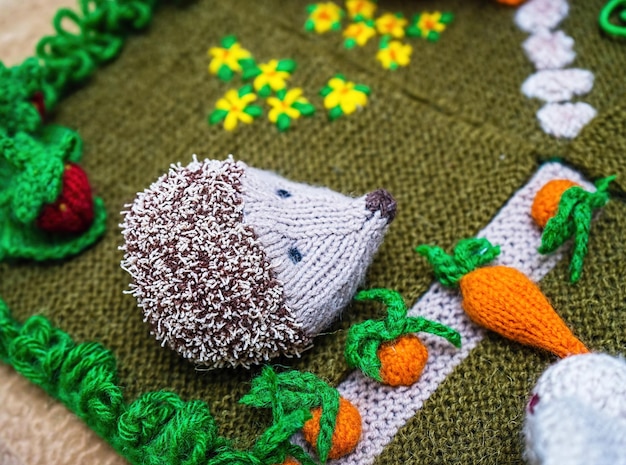 Gestrickte handgefertigte Souvenir grüne Wiese gestrickte Spielzeuge