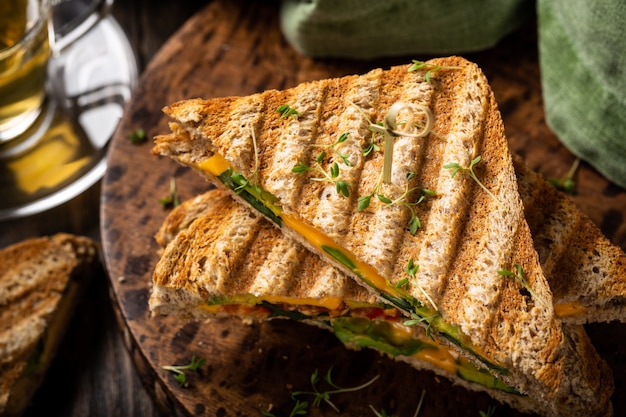 Gesunde Avocado Toasts zum Mittagessen