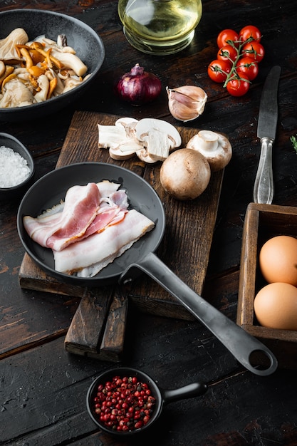 Gesunde Frühstückszutaten für Spiegeleier