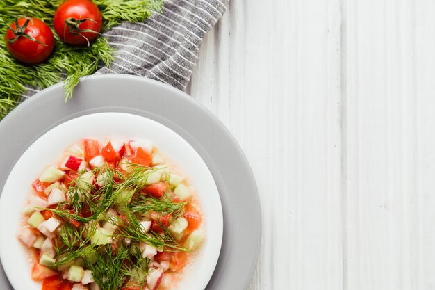 Gesunde Morgenmahlzeit mit Frischgemüse