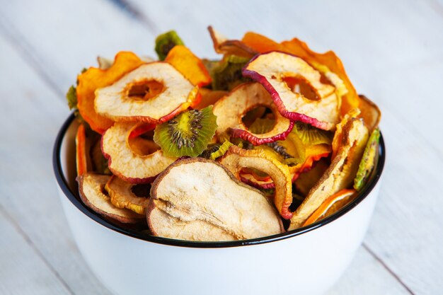 gesunde verschiedene Trockenfrüchte-Snacks